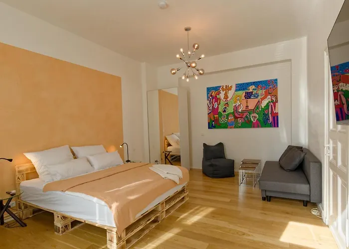 Near Warschauer Platz And Spree River