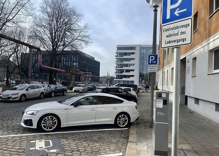 Near Warschauer Platz And Spree River *